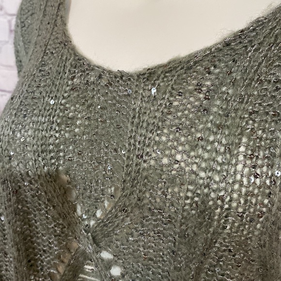 Grey knitted crochet sweater - Picture 5 of 7